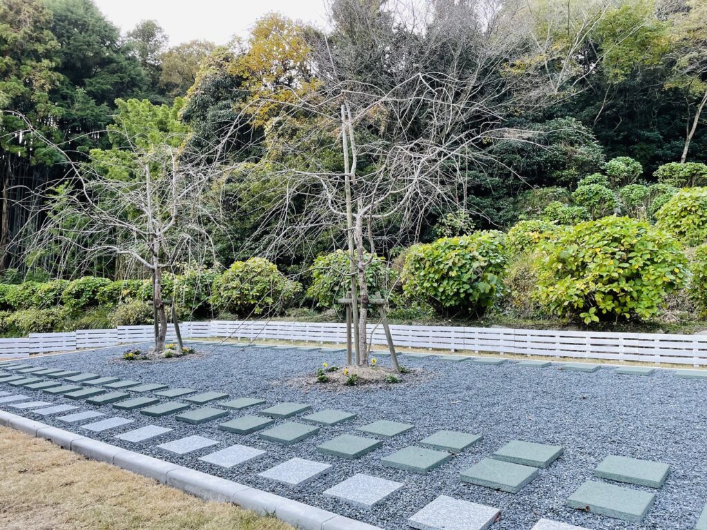 第2区画に並ぶ石板